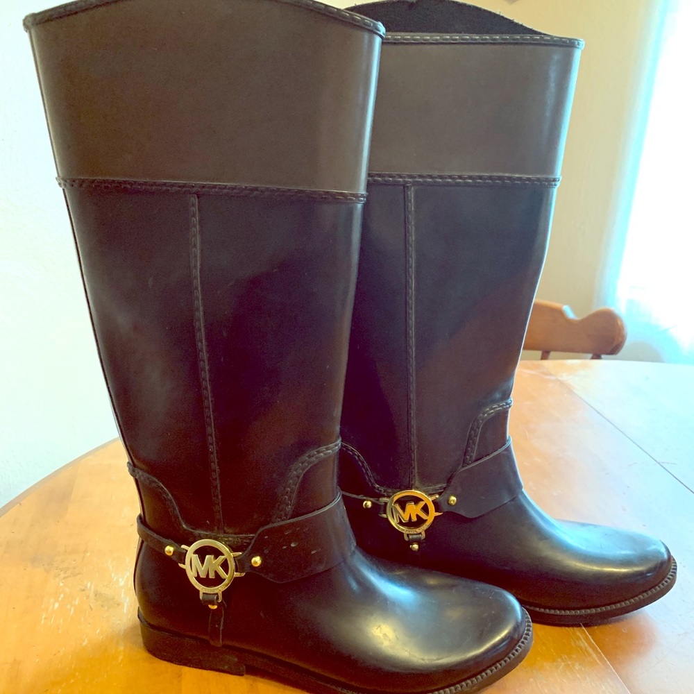 Women’s Michael Kors boots! Size 10! 😊